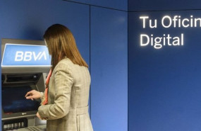 ep archivo   cajero automatico de bbva en su nuevo centro de banca de clientes en la calle velazquez