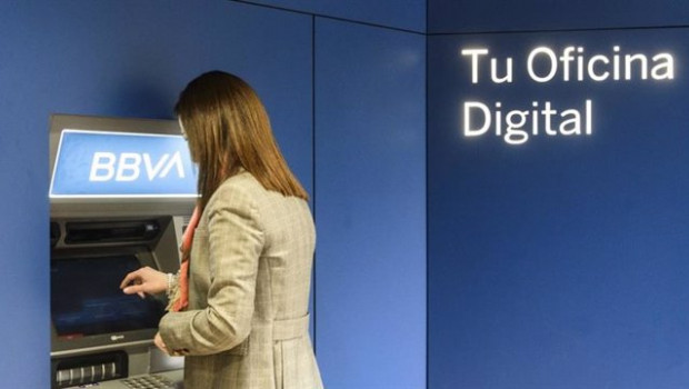 ep archivo   cajero automatico de bbva en su nuevo centro de banca de clientes en la calle velazquez