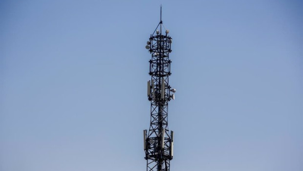 ep archivo   imagen de una antena de telefonia en la ciudad de madrid