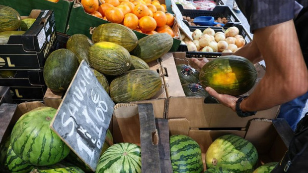 ep archivo   melones en un mercado de la comunidad de madrid