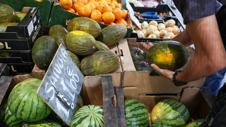 ep archivo   melones en un mercado de la comunidad de madrid