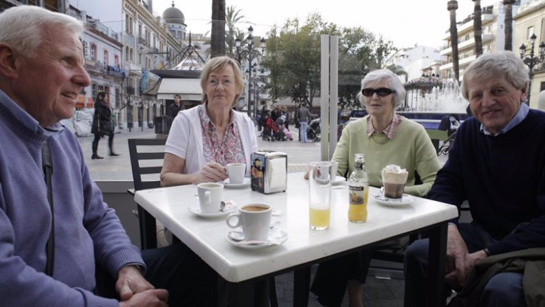 ep archivo   turistas senior visitan espana