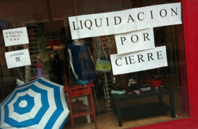 ep archivo   un negociando anunciando una liquidacion por cierre