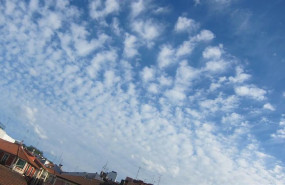 ep cielos despejados con algunas nubes en bizkaia