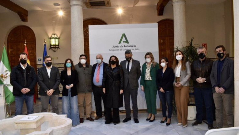 ep crespo c junto a autoridades y representantes del sector oleicola