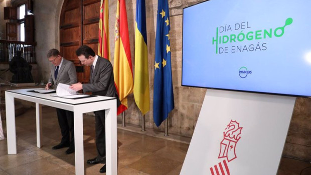 ep el presidente de la generalitat ximo puig y el consejero delegado de enagas arturo gonzalo firman