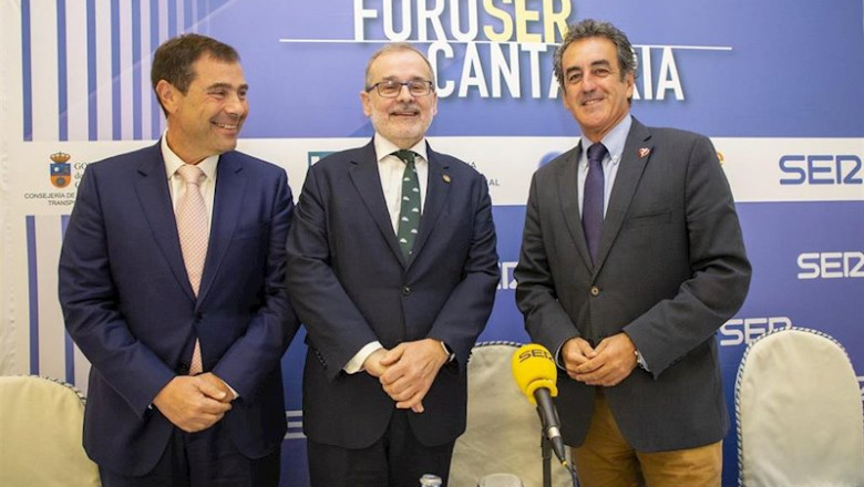 ep el rector de la uc angel pazos con el consejero de industria francisco martin en el foro ser