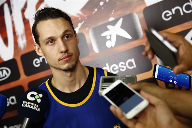 Eriksson atiende a los medios | ACB PHOTO ep eriksson atiendelos medios