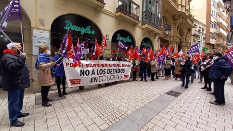 ep huelga contra el ere en perfumerias douglas