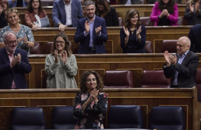 ep la ministra de hacienda maria jesus montero aplaudida por los diputados socialistas en una sesion