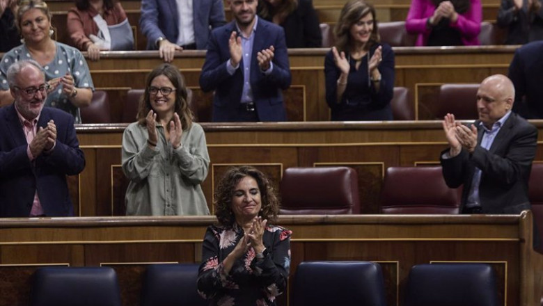 ep la ministra de hacienda maria jesus montero aplaudida por los diputados socialistas en una sesion ep la ministra de hacienda maria jesus montero aplaudida por los diputados socialistas en una sesion
