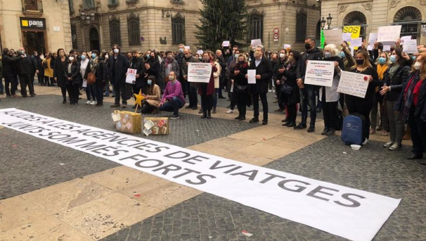 ep las agencias de viajes se manifiestan en barcelona para pedir un plan de rescate hasta que se