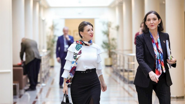 ep las ministras de trabajo y economia social yolanda diaz y de industria comercio y turismo reyes