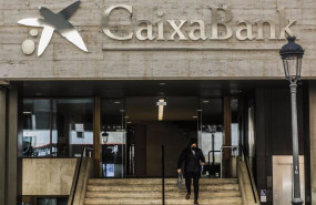 ep logo de caixabank en la antigua sede de bankia en la calle pintor sorolla en valencia ep logo de caixabank en la antigua sede de bankia en la calle pintor sorolla en valencia