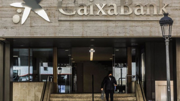 ep logo de caixabank en la antigua sede de bankia en la calle pintor sorolla en valencia
