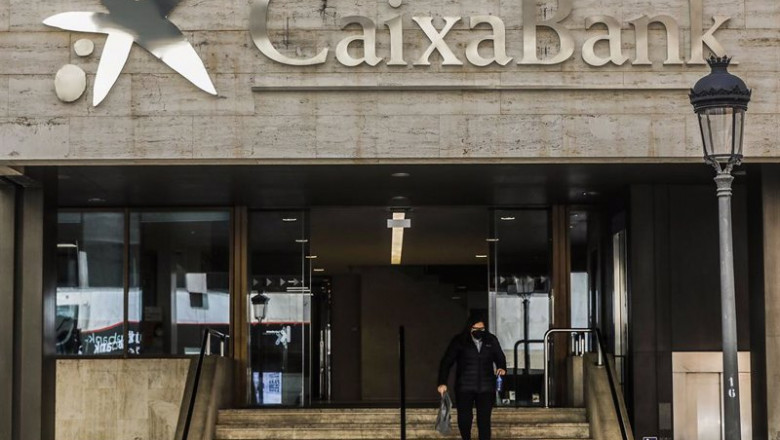 Logo de CaixaBank en la antigua sede de Bankia, en la calle Pintor Sorolla, en Valencia. | Rober Solsona - Europa Press ep logo de caixabank en la antigua sede de bankia en la calle pintor sorolla en valencia
