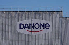 ep logotipo de danone en la planta de parets del valls barcelona