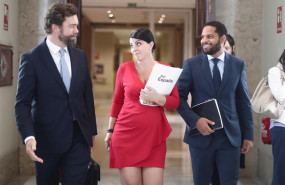 ep los diputados de vox ivan espinosa de los monteros macarena olona e ignacio garriga se dirigen a