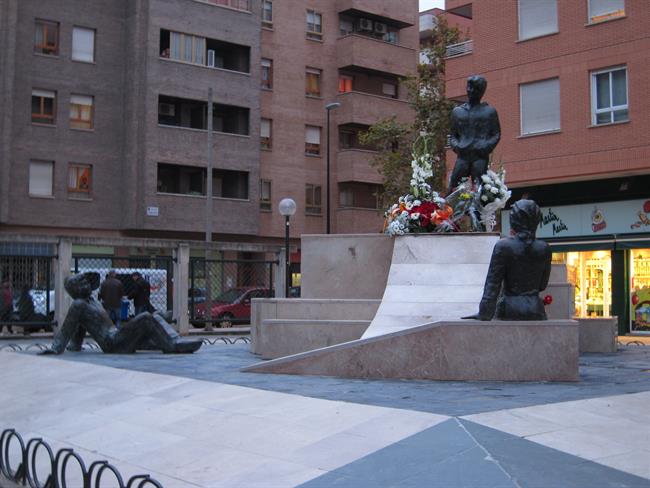 Monumento Recuerdo A Víctimas Del Atentado De ETA En La Casa Cuartel En Zaragoza | EUROPA PRESS - Archivo ep monumento recuerdovictimasatentadoetala casa cuartelzaragoza