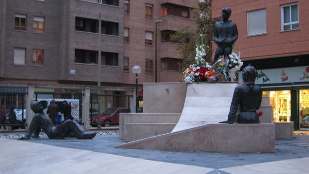 ep monumento recuerdovictimasatentadoetala casa cuartelzaragoza