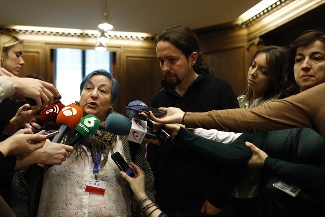 Pablo Iglesias y la presidenta de la Coordinadora de Plataformas de Dependencia | EUROPA PRESS ep pablo iglesiasla presidentala coordinadoraplataformasdependencia