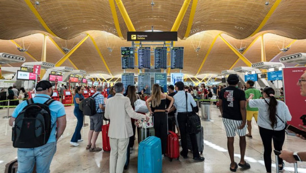 ep pasajeros en el aeropuerto de madrid barajas