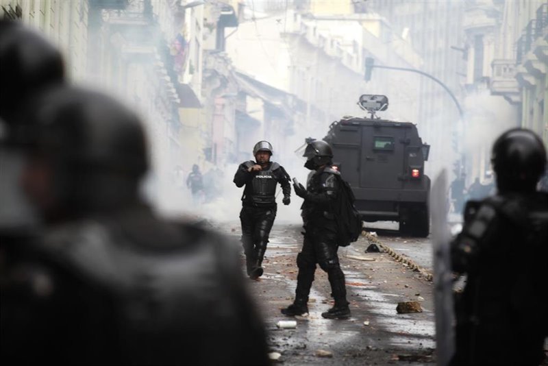 ep policias en las protestas contra la reforma economica del gobierno de lenin moreno en ecuador