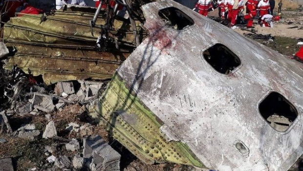 ep restos del avion boeing 737 de ukranian international airlines siniestrado cerca de teheran poco