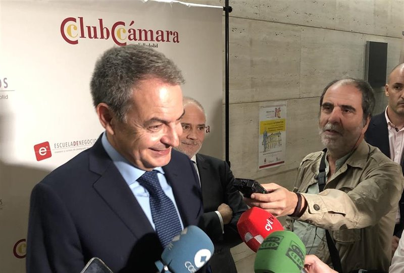 ep rodriguz zapatero instantes antes de clausurar el curso de la camara de comercio de valladolid