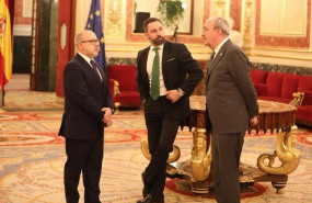 ep santiago abascal con francisco jose alcaraz y dioego salva los diputados de vox con familiares