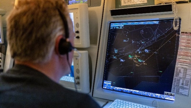 ep sistema automatizado de control de transito aereo sacta de enaire en barcelona