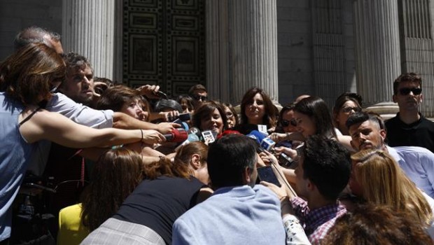 ep soraya saenzsantamaria atiendelos medios frentecongreso