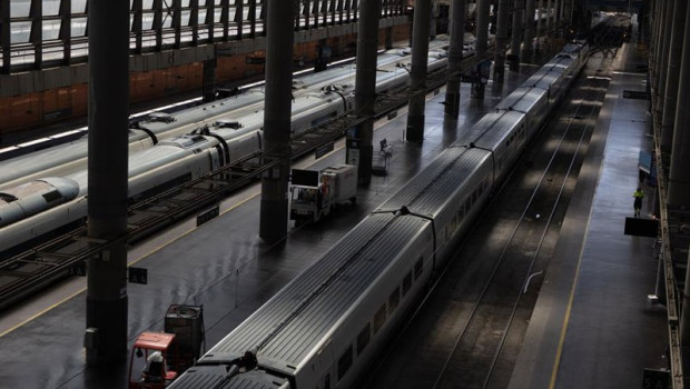 ep un tren en la estacion de madrid puerta de atocha almudena grandes