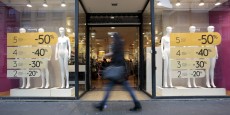 les-acheteurs-reviennent-dans-les-magasins-pour-les-soldes