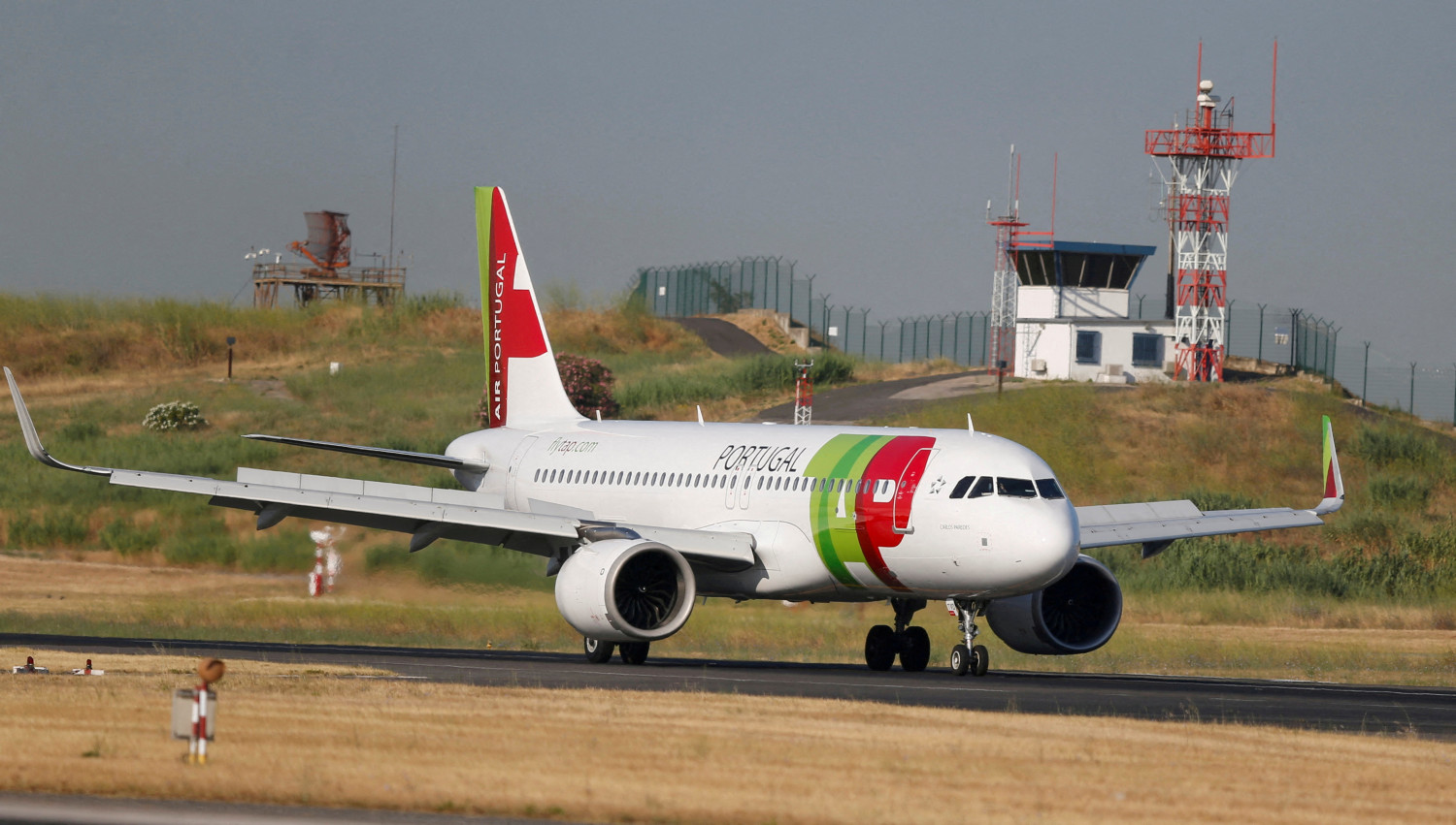 un avion de tap air portugal a l aeroport de lisbonne 20240830184313 un avion de tap air portugal a l aeroport de lisbonne 20240830184313