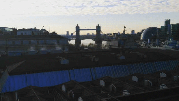 dl londres tower bridge río támesis día gris clima río támesis