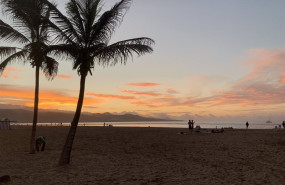 ep archivo   atardecer en la playa de las canteras en las palmas de gran canaria