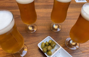ep archivo   cervezas y aceitunas en una imagen de archivo