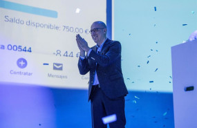 ep archivo   el consejero delegado de bbva onur gen presenta la nueva app del banco en el auditorio