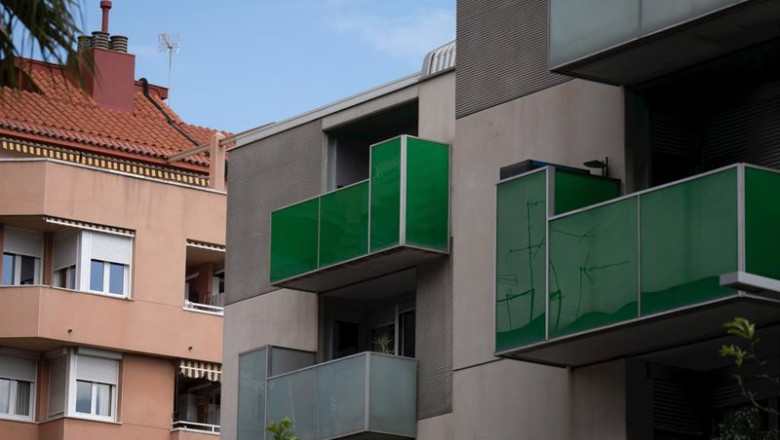 ep archivo   fachada de varios edificios en barcelona