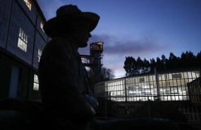 ep archivo   los trabajadores vuelven a sus puestos en la fabrica de sargadelos a 3 de diciembre de