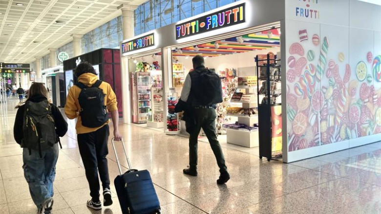 ep archivo   tienda de tutti frutti en el aeropuerto de barcelona el prat