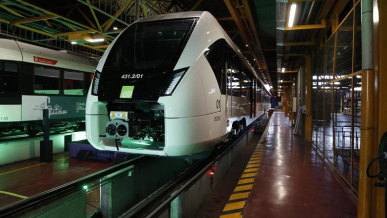 ep archivo   trenes de fgc que operaran las lineas rl3 y rl4