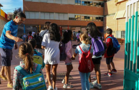 ep archivo   varios ninos a su llegada al colegio ceip hernan cortes durante el primer dia de