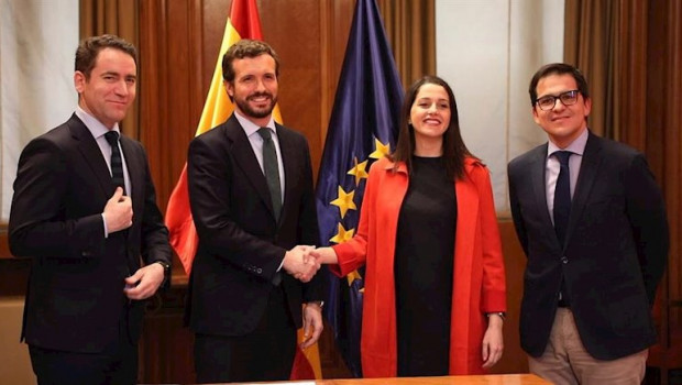 ep el lider del pp pablo casado y la presidenta de ciudadanos ines arrimadas posan tras una reunion