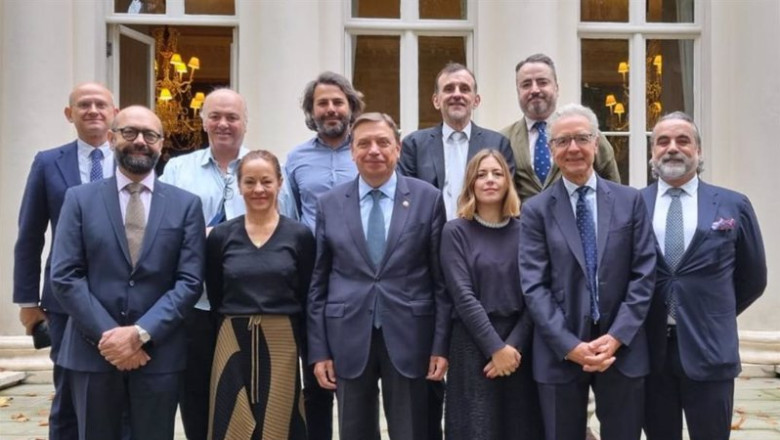 ep el ministro de agricultura pesca y alimentacion luis planas en un encuentro con un grupo de ep el ministro de agricultura pesca y alimentacion luis planas en un encuentro con un grupo de