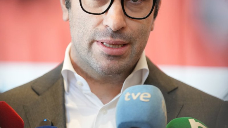 El ministro de Economía, Comercio y Empresa, Carlos Cuerpo, atiende a los medios tras el acto inaugural del foro ‘Avanzando hacia la incertidumbre’. A 20 de noviembre de 2025, en Carmona, Sevilla (Andalucía, España). El Observatorio Económico de Andalucía | María José López - Europa Press ep el ministro de economia comercio y empresa carlos cuerpo atiende a los medios tras el acto 20251120125004