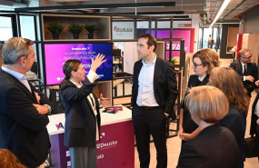 ep el ministro de economia comercio y empresa carlos cuerpo c visita la incubadora de empresas del b