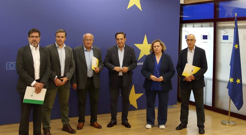 ep el presidente de asaja pedro barato el secretario general de coag miguel padilla y el secretario ep el presidente de asaja pedro barato el secretario general de coag miguel padilla y el secretario