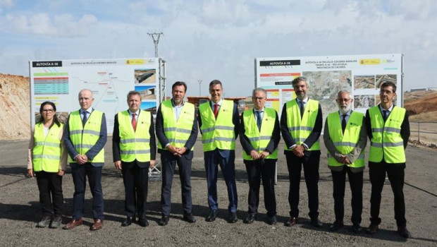 ep el presidente del gobierno pedro sanchez acompanado por el ministro de transportes y movilidad